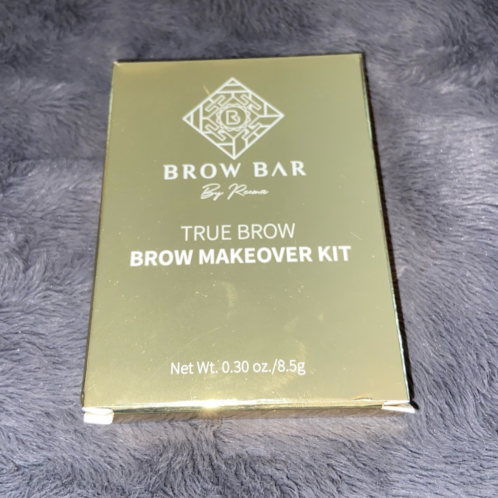 Brow makeover kit by Reema